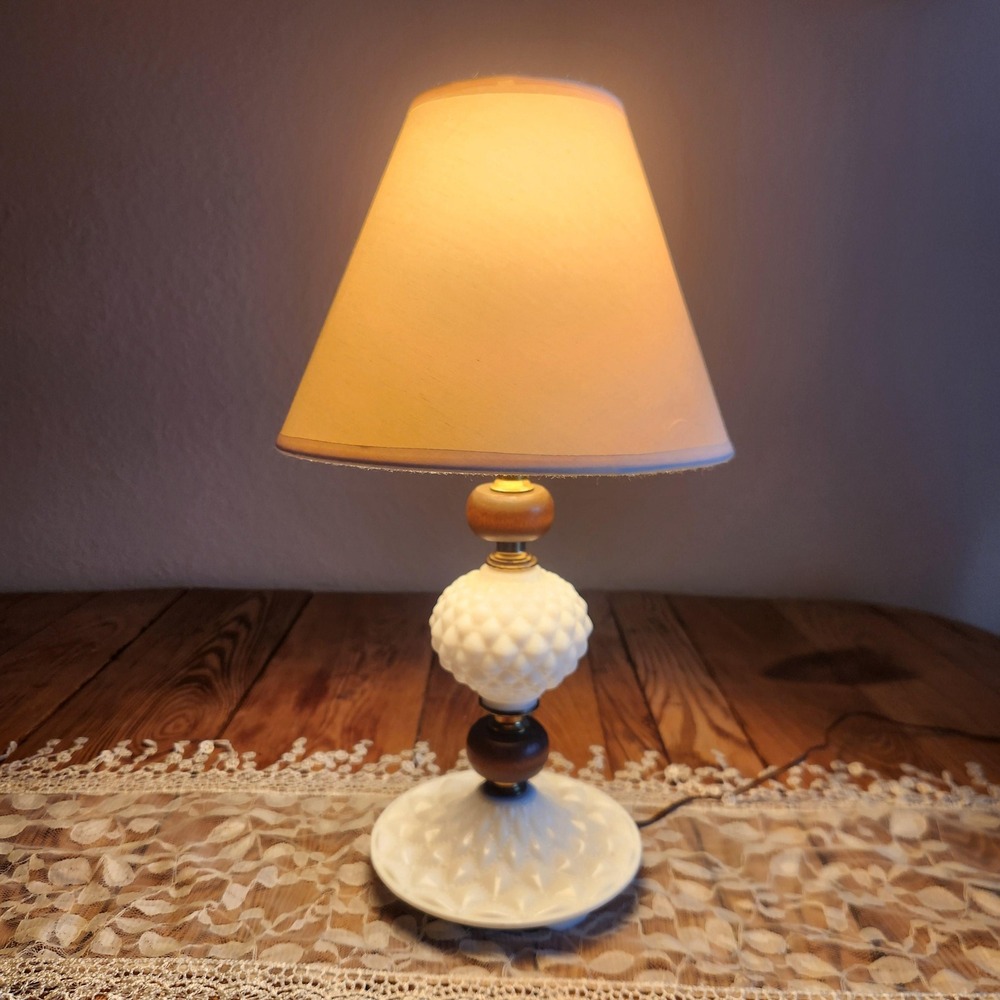 Vintage Hobnail Fenton Milk Glass‎ Lamp